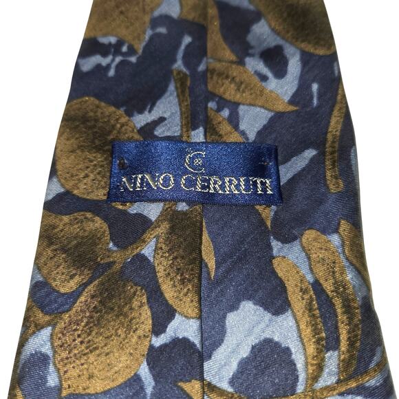 Nino Cerruti 100% Silk Luxury Fashion Tie 3 3/4 wide 60 long - Picture 2 of 3